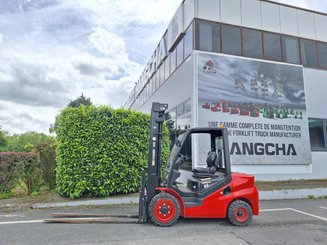 Four wheel front forklift Hangcha XF35D-2