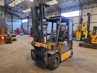 Four wheel front forklift Caterpillar EP30K - 1