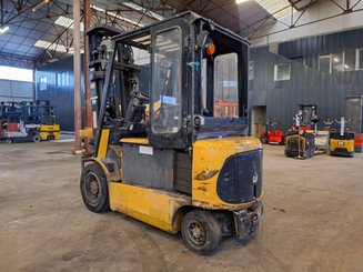 Four wheel front forklift Caterpillar EP30K