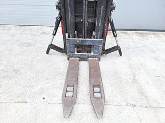 Stand-on pallet stacker Caterpillar NSR20N