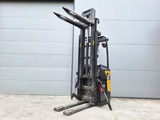 Stand-on pallet stacker Caterpillar NSR20N
