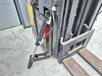 Stand-on pallet stacker Caterpillar NSR20N