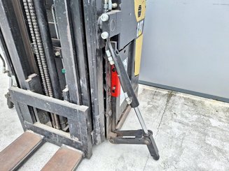 Stand-on pallet stacker Caterpillar NSR20N