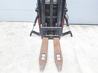 Stand-on pallet stacker Caterpillar NSR20N