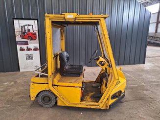 Tow tractor Charlatte TE206 - 1