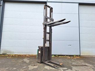 Pedestrian pallet stacker Mitsubishi SBP12N - 11