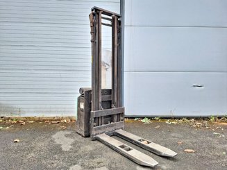 Pedestrian pallet stacker Mitsubishi SBP12N