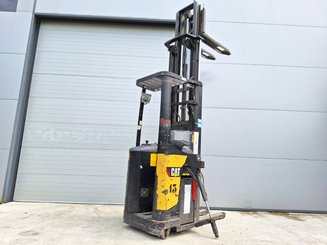 Stand-on pallet stacker Caterpillar NSR20N