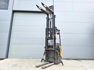 Stand-on pallet stacker Caterpillar NSR20N