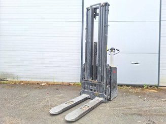 Pedestrian pallet stacker Caterpillar NSP16N2