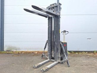 Pedestrian pallet stacker Caterpillar NSP16N2 - 11