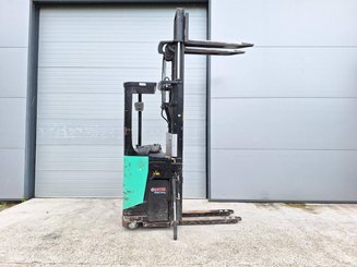 Stand-on pallet stacker Caterpillar NSR20N