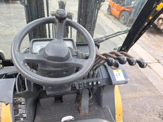 Four wheel front forklift Caterpillar GP25N