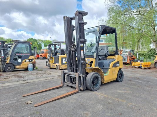 Four wheel front forklift Caterpillar GP25N - 1