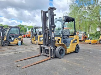 Four wheel front forklift Caterpillar GP25N
