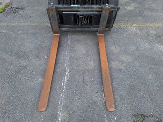 Four wheel front forklift Caterpillar GP25N