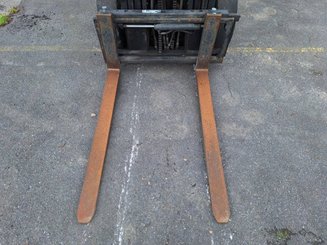 Four wheel front forklift Caterpillar GP25N - 6