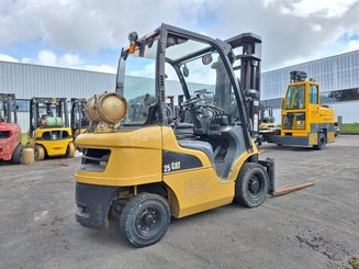 Four wheel front forklift Caterpillar GP25N