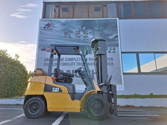 Four wheel front forklift Caterpillar GP30NTD