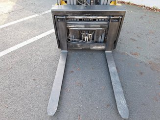 Four wheel front forklift Caterpillar GP30NTD