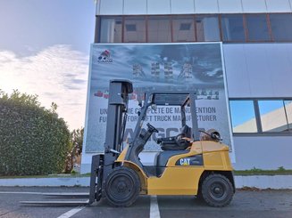 Four wheel front forklift Caterpillar GP30NTD