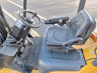Four wheel front forklift Caterpillar GP30NTD