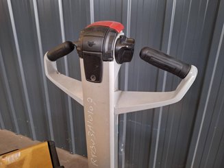 Pedestrian pallet truck Caterpillar NPP20N2E