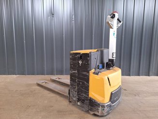 Pedestrian pallet truck Caterpillar NPP20N2E