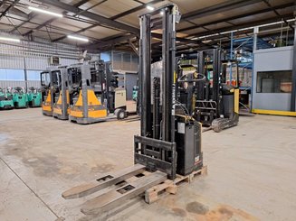 Pedestrian pallet stacker Caterpillar NSP16N