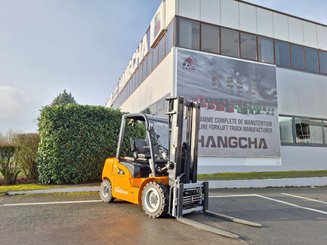 Four wheel front forklift Hangcha XE38i