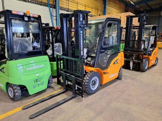 Four wheel front forklift Hangcha XE25i (CPD25-XEY2-SI)