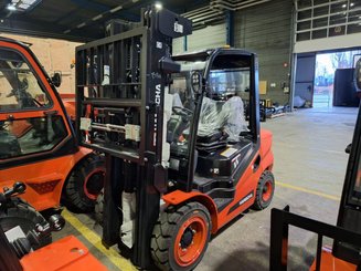 Four wheel front forklift Hangcha XF35D-2 - 1