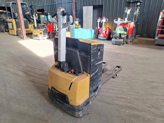 Pedestrian pallet truck Caterpillar NPP20N