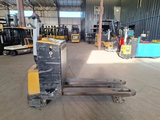 Pedestrian pallet truck Caterpillar NPP20N