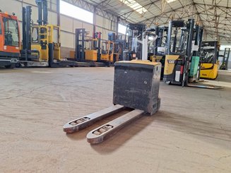 Pedestrian pallet truck Caterpillar NPP20N