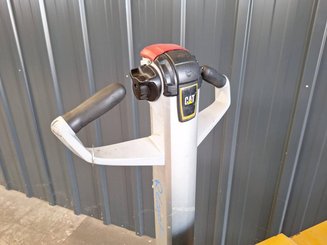 Pedestrian pallet truck Caterpillar NPP20N2E