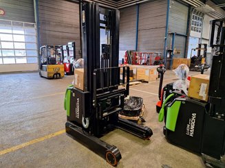 Stacker truck with folding platform Hangcha CQDB16-AC2S-I - 1