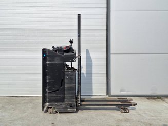 Low-level order picker Caterpillar NPR20N