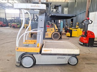 Vertical lift platform Crown WAVE50-84