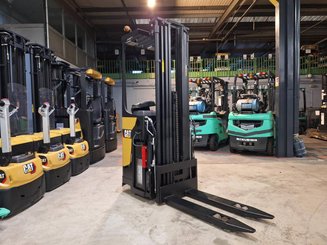 Stand-on pallet stacker Caterpillar NSR16N