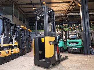 Stand-on pallet stacker Caterpillar NSR16N