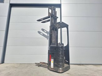 Stand-on pallet stacker Caterpillar NSR16NI