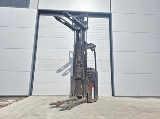 Stand-on pallet stacker Caterpillar NSR16NI