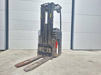 Stand-on pallet stacker Caterpillar NSR16NI