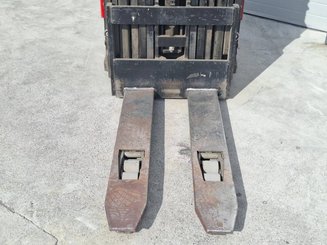 Stand-on pallet stacker Caterpillar NSR16NI