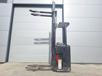 Stand-on pallet stacker Caterpillar NSR16NI