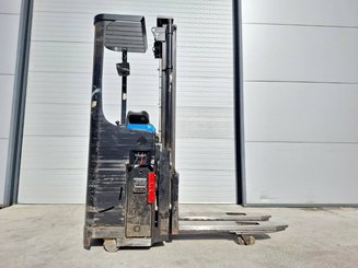 Stand-on pallet stacker Caterpillar NSR16NI