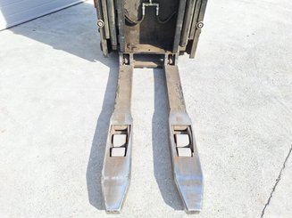 Stand-on pallet stacker Caterpillar NSR16NI
