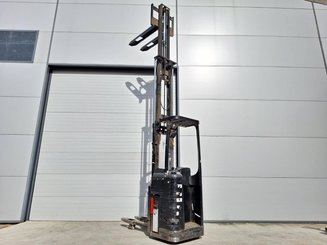 Stand-on pallet stacker Caterpillar NSR16NI