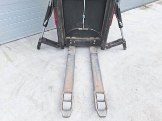 Stand-on pallet stacker Caterpillar NSR20N